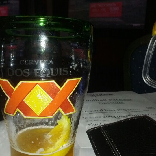 Foto tomada en Skyboxx Restaurant &amp; Sports Bar  por Montgomery F. el 9/18/2012