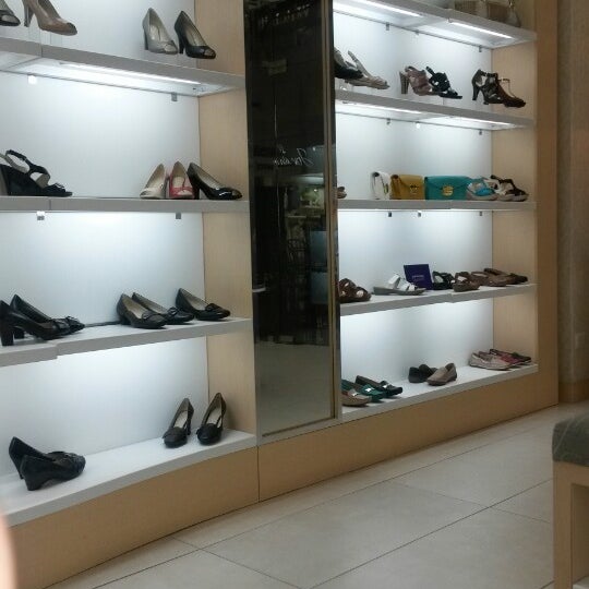 Naturalizer oakland mall sale