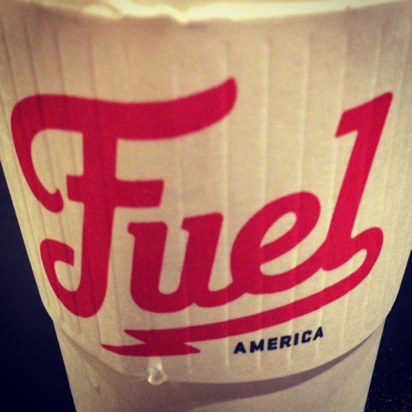 รูปภาพถ่ายที่ Fuel America โดย Sue T. เมื่อ 2/11/2013