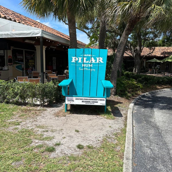 Hemingway's Tavern Caribbean Restaurant in Melbourne