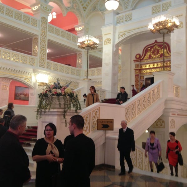Театр оперы и балета астрахань внутри