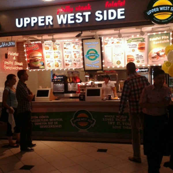 Foto tirada no(a) Upper West Side Falafel por Gamze A. em 9/1/2013
