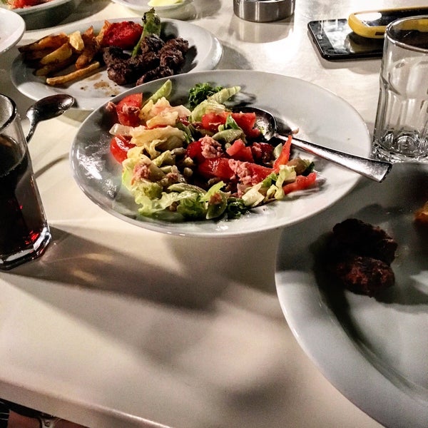 Foto diambil di Deniz&#39;in Mutfağı Balık Restoran oleh Pelda T. pada 7/4/2017