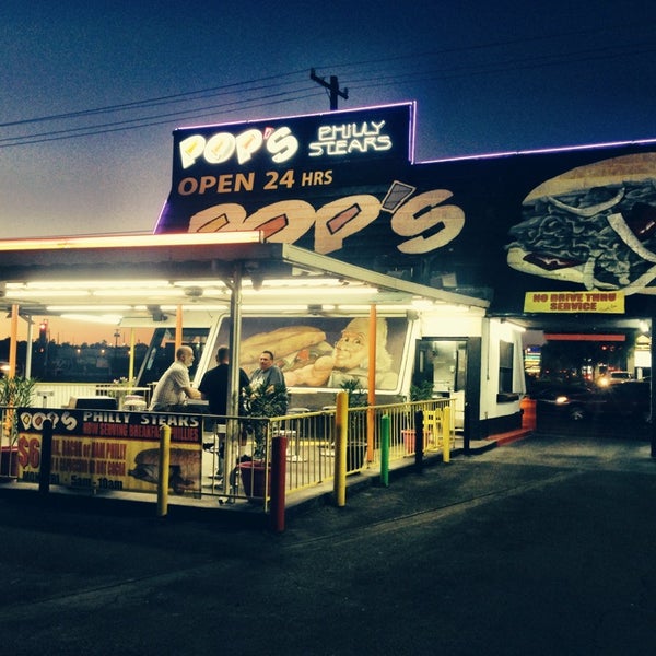 10/3/2014 tarihinde brandonziyaretçi tarafından POP&#39;S Philly Steaks'de çekilen fotoğraf