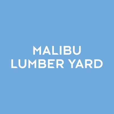 Foto tirada no(a) Malibu Lumber Yard por Aigee M. em 11/27/2018