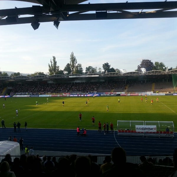 Foto tirada no(a) Gugl - Stadion der Stadt Linz por Herbert em 6/6/2013
