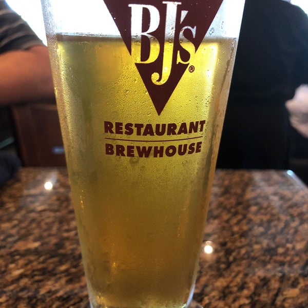 Photo taken at BJ&#39;s Restaurant &amp; Brewhouse by Jason W. on 8/14/2020