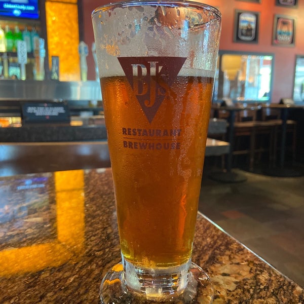 Photo taken at BJ&#39;s Restaurant &amp; Brewhouse by Jason W. on 8/7/2020
