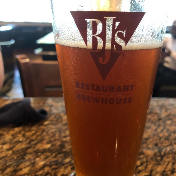 Photo taken at BJ&#39;s Restaurant &amp; Brewhouse by Jason W. on 8/14/2020