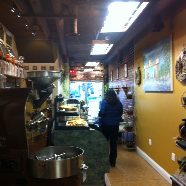 11/23/2013 tarihinde Mikey T.ziyaretçi tarafından Harrar Coffee &amp; Roastery'de çekilen fotoğraf