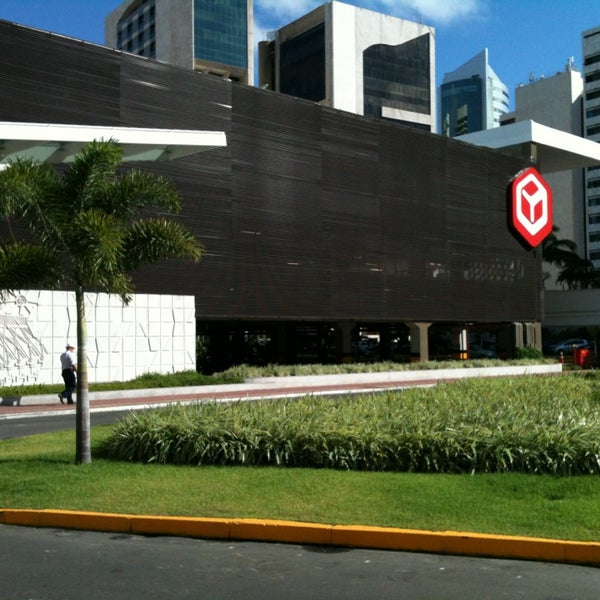 Foto diambil di Shopping Recife oleh Cristiano C. pada 4/4/2013