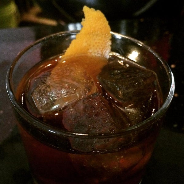 Foto tirada no(a) Uva Wine &amp; Cocktail Bar por Stephanie H. em 8/29/2015