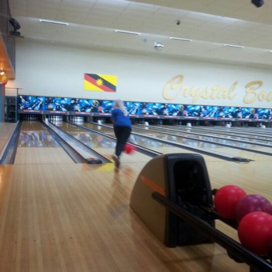 Боулинг кристалл. Кристалл аймакс боулинг пермь. Боулинг кристалл. Аймакс кристалл боулинг. Боулинг кристалл.