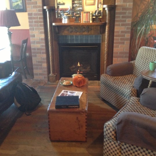10/23/2012にChristine J.がSolid Grounds Coffee Houseで撮った写真