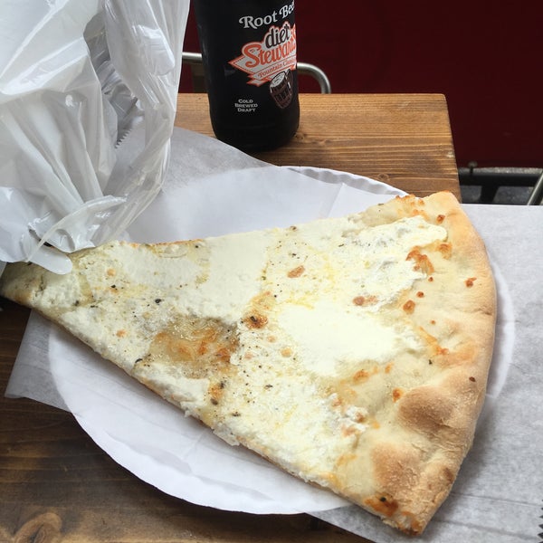 10/9/2015 tarihinde Elli T.ziyaretçi tarafından Saba&#39;s Pizza'de çekilen fotoğraf