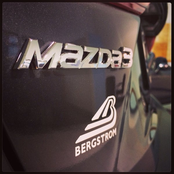10/25/2013にCraig R.がBergstrom Victory Lane Imports (Hyundai, Mazda, Mitsubishi &amp; Nissan)で撮った写真
