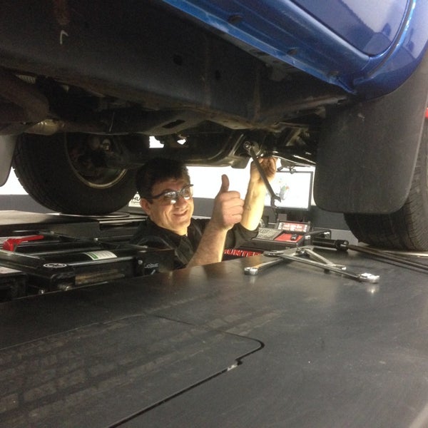 4/24/2014에 Craig R.님이 Bergstrom Chrysler Dodge Jeep Ram of Oshkosh에서 찍은 사진