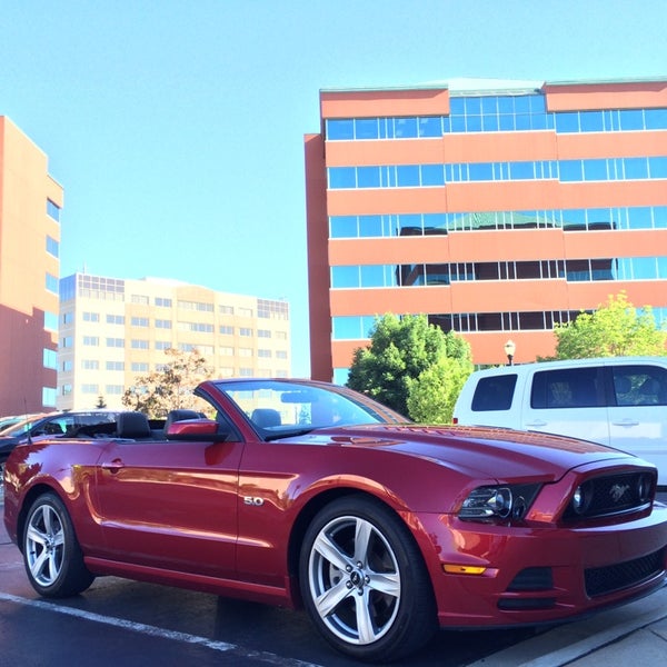 6/16/2014にCraig R.がBergstrom Automotive Corporate Headquartersで撮った写真