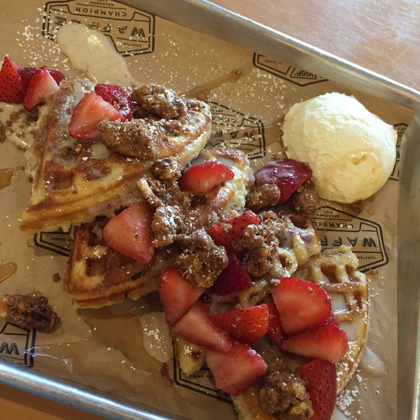 Foto scattata a Waffle Champion da Madster il 7/15/2017
