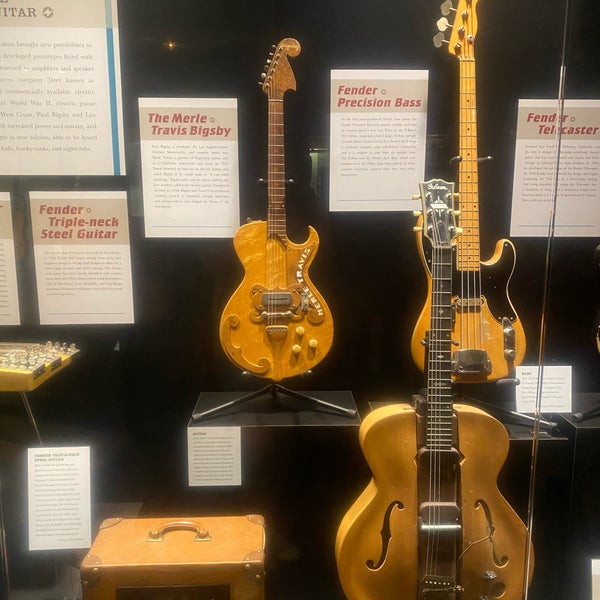 Foto diambil di Country Music Hall of Fame &amp; Museum oleh Madster pada 5/30/2022