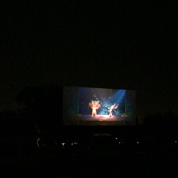 Das Foto wurde bei Starlite Drive-In Theatre von Madster am 4/16/2016 aufgenommen