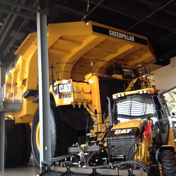 7/17/2014 tarihinde Dawn A.ziyaretçi tarafından Caterpillar Visitors Center'de çekilen fotoğraf