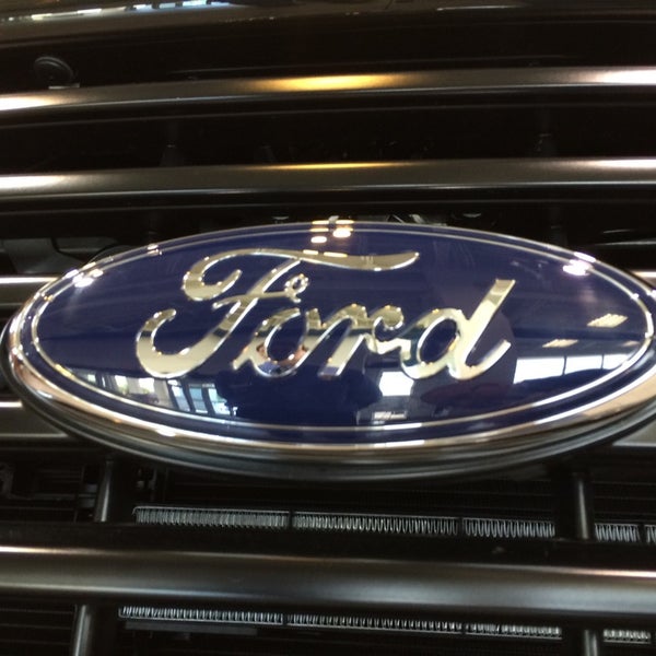 5/26/2014에 Thor G.님이 Bergstrom Ford Lincoln of the Fox Valley에서 찍은 사진