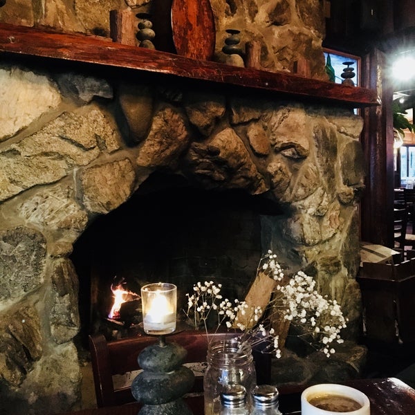 2/11/2018 tarihinde Elena N.ziyaretçi tarafından Big Sur River Inn &amp; Restaurant'de çekilen fotoğraf
