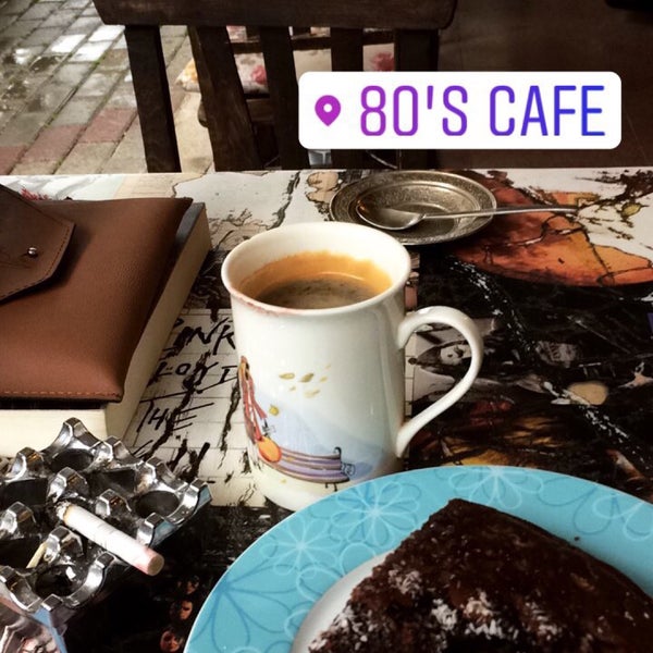 Foto diambil di 80ler Cafe oleh Ayşe Ç. pada 3/13/2017