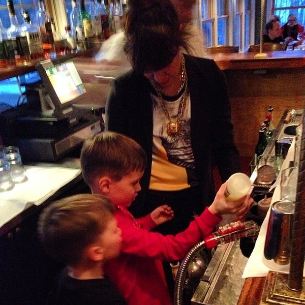 Foto tirada no(a) Mezze Bistro And Bar por Brad em 3/22/2014