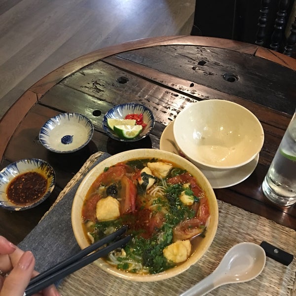 Foto scattata a Ngon Villa Restaurant da Hozu H. il 8/4/2017