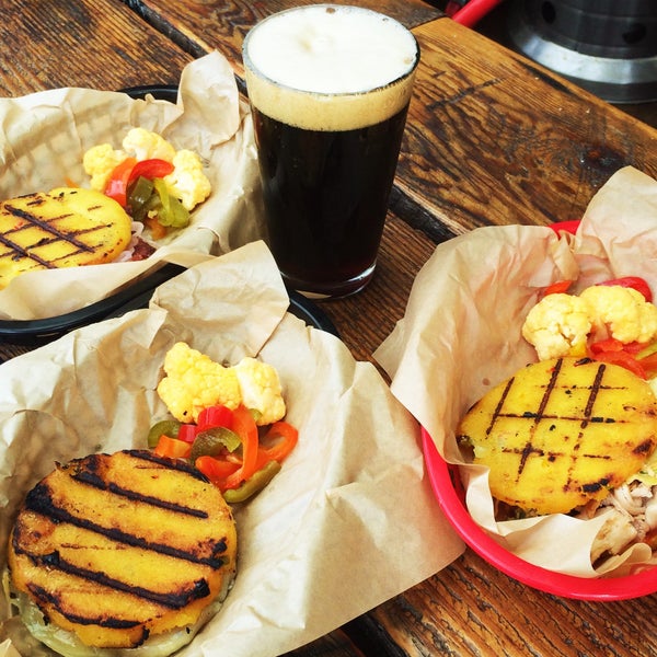 Join us for our Afternoon Delight happy hour, featuring $10 pitchers of all our draft beers, delicious arepas, burgers, fries and a great atmosphere to take the edge off your day...every day, 3-7pm