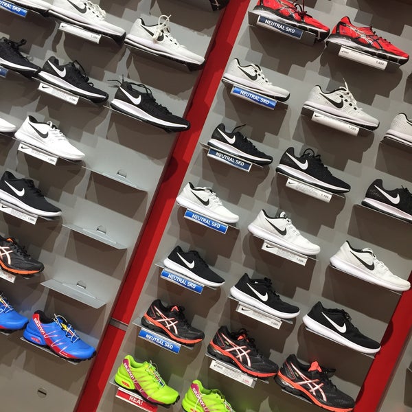 Nearby shoes deals showroom