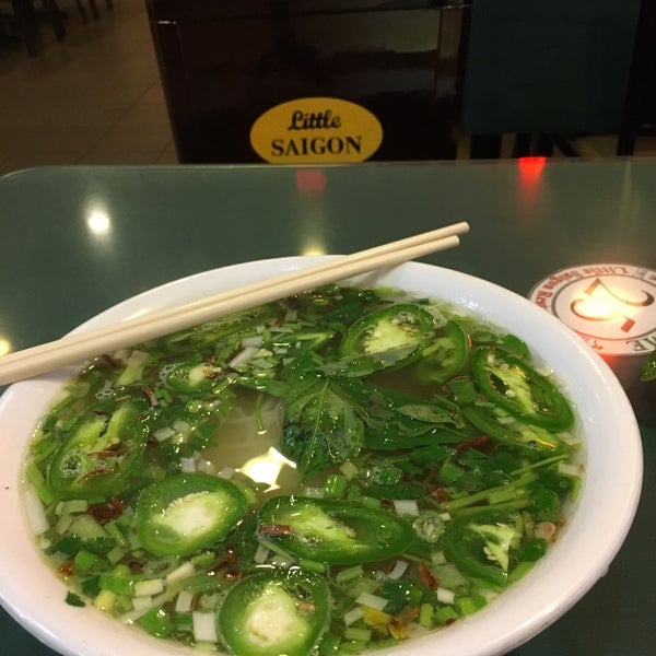 Снимок сделан в Little Saigon Restaurant пользователем Patrick 2/22/2017