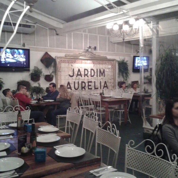 Снимок сделан в Jardim Aurélia Restaurante e Eventos пользователем Mariana M. 6/29/2013