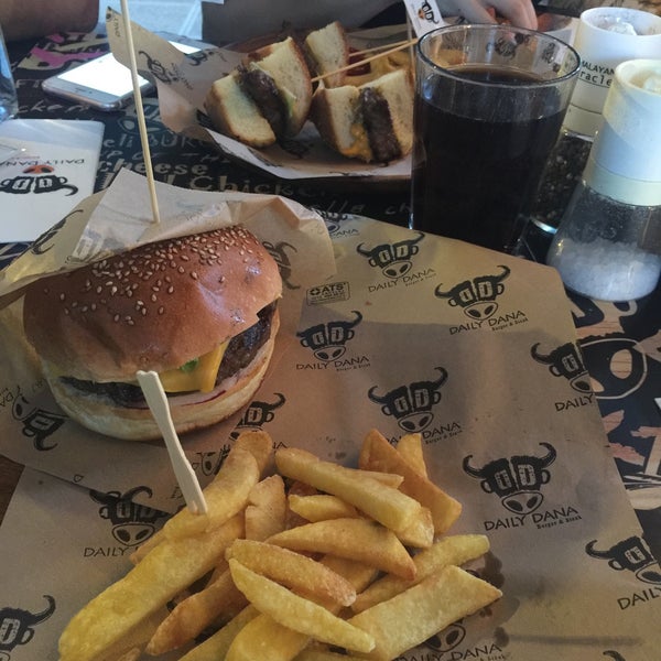 Foto tirada no(a) Daily Dana Burger &amp; Steak por Denisimu em 7/29/2018