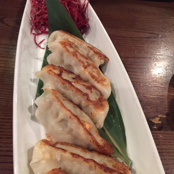 Снимок сделан в Fuji Sushi Bar &amp; Grill пользователем Michael B. 9/2/2015