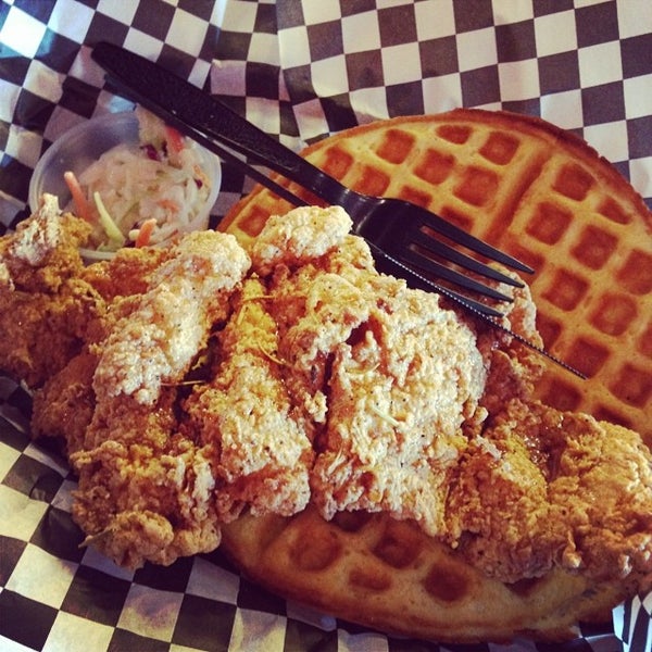 7/1/2014 tarihinde Curtis J.ziyaretçi tarafından Butter And Zeus Waffle Sandwiches'de çekilen fotoğraf