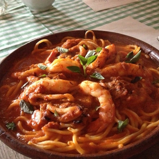 รูปภาพถ่ายที่ Spaghetti &amp; Cia โดย Bruno F. เมื่อ 1/12/2013