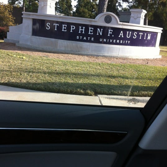 Das Foto wurde bei Stephen F. Austin State University von Jill am 11/21/2012 aufgenommen