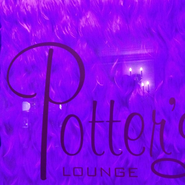 6/19/2013にsara c.がPotter&#39;s Loungeで撮った写真