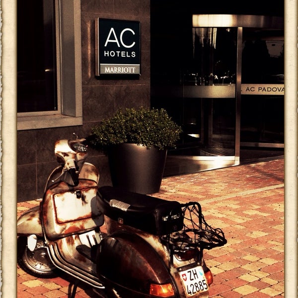 Das Foto wurde bei AC Hotel Padova von Roberta A. am 10/25/2013 aufgenommen