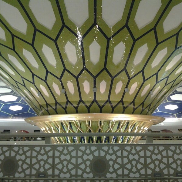 Photo taken at Abu Dhabi International Airport (AUH) by LUAI🌟 الكابتن on 5/1/2013