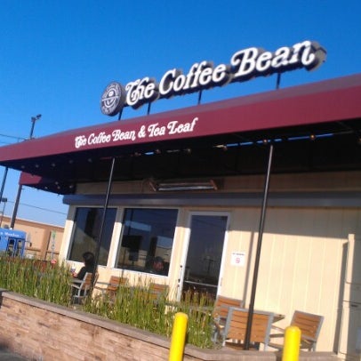 Photo prise au The Coffee Bean &amp; Tea Leaf par Joe M. le9/24/2012