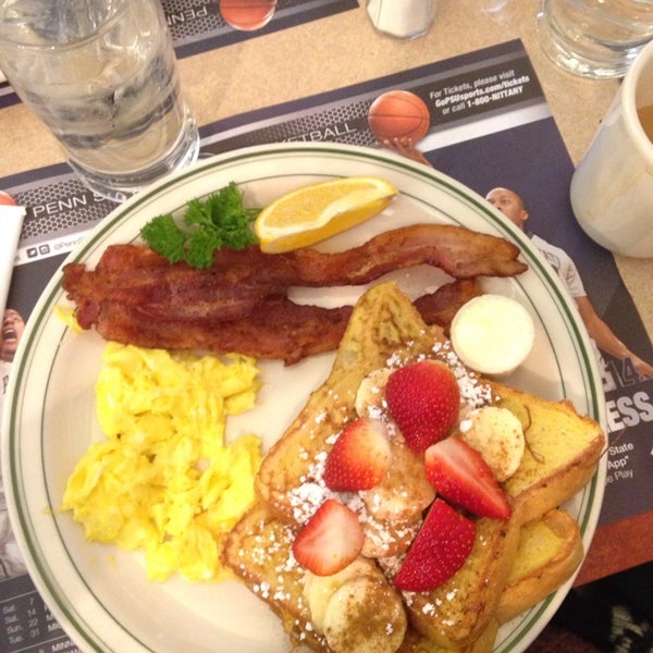รูปภาพถ่ายที่ The Waffle Shop โดย Jackie Teller เมื่อ 2/1/2014