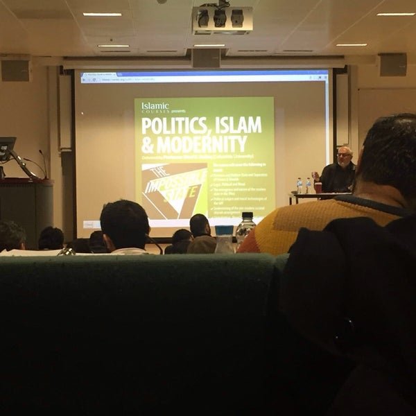 Photo taken at Birkbeck, University of London by Mevlüt Selman T. on 1/16/2016