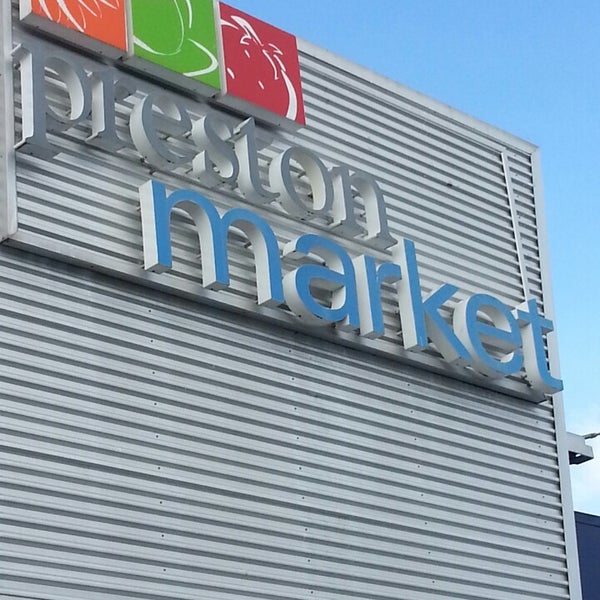 รูปภาพถ่ายที่ Preston Market โดย John L. เมื่อ 4/26/2013