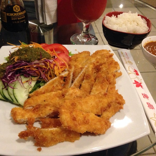 Foto tirada no(a) Restaurante Japonés Satto por Diana M. em 6/19/2014