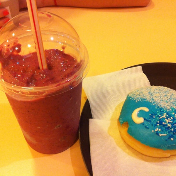 รูปภาพถ่ายที่ MO Donuts &amp; Coffee โดย Daria เมื่อ 1/7/2013