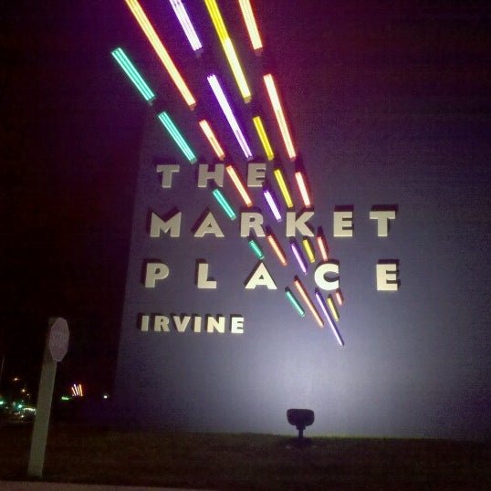 รูปภาพถ่ายที่ The Market Place โดย Darren D. เมื่อ 10/1/2012